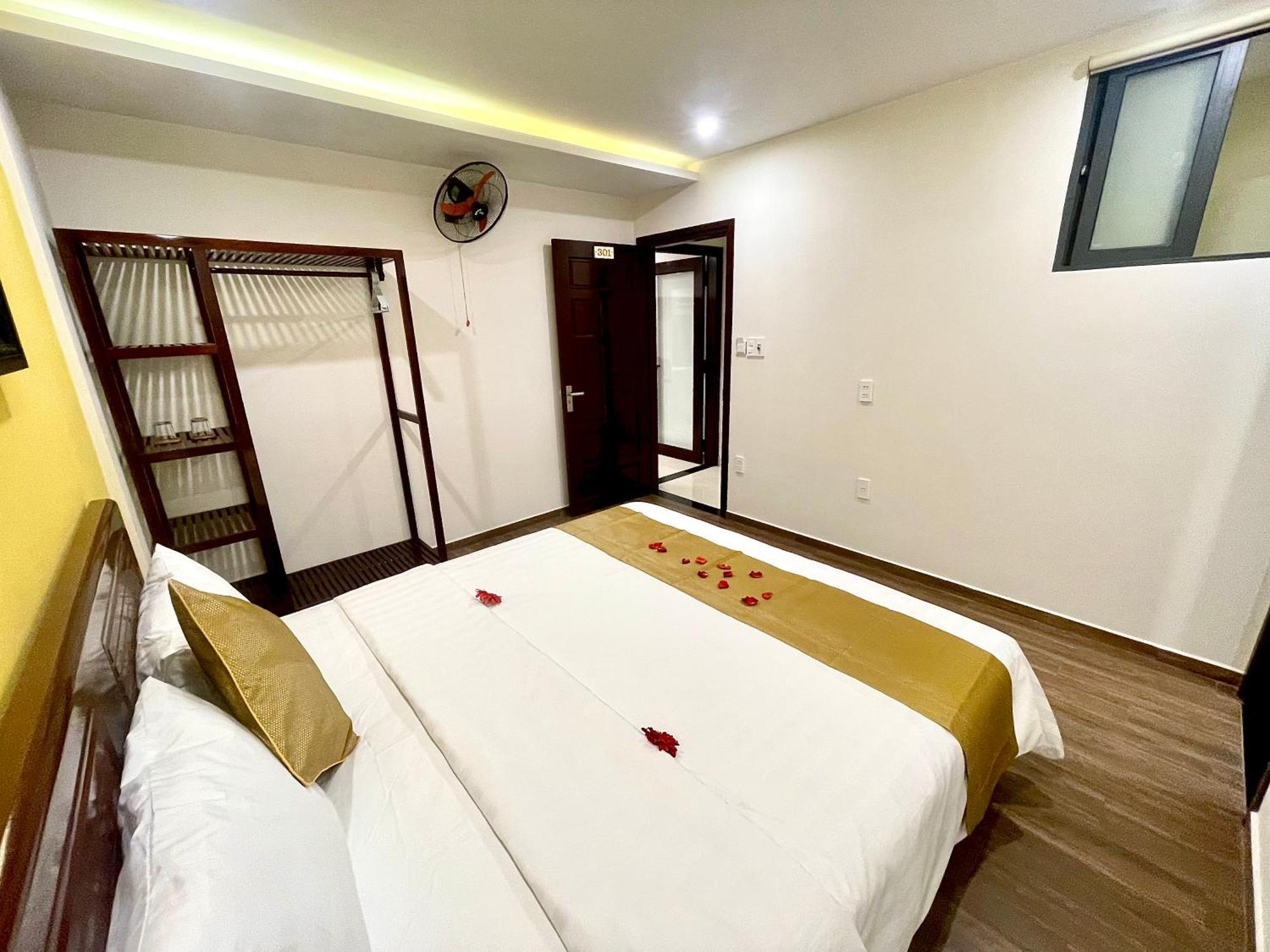 King Kong Homestay Хойан Экстерьер фото